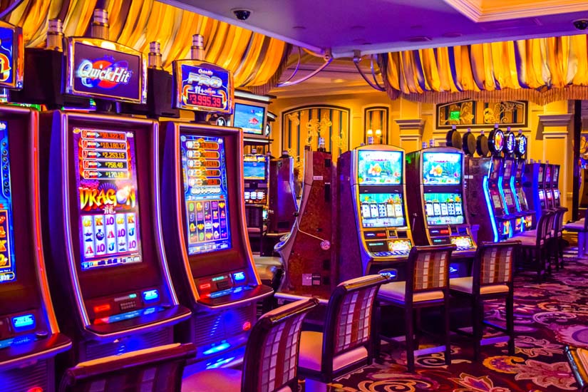 how do the casino slot machines work